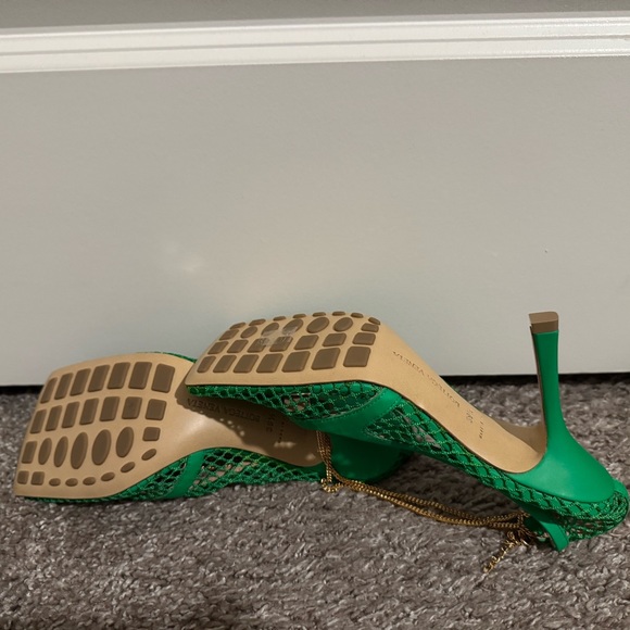 Bottega Veneta Emerald Green Mesh Square-Toe Slingback Heels - Picture 7 of 7